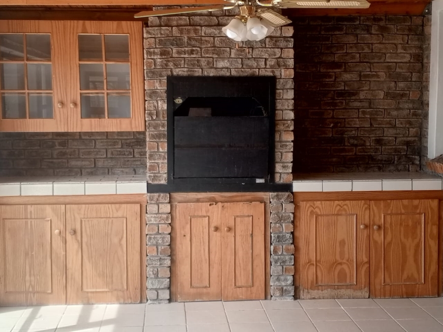 To Let 3 Bedroom Property for Rent in Mountainside Western Cape
